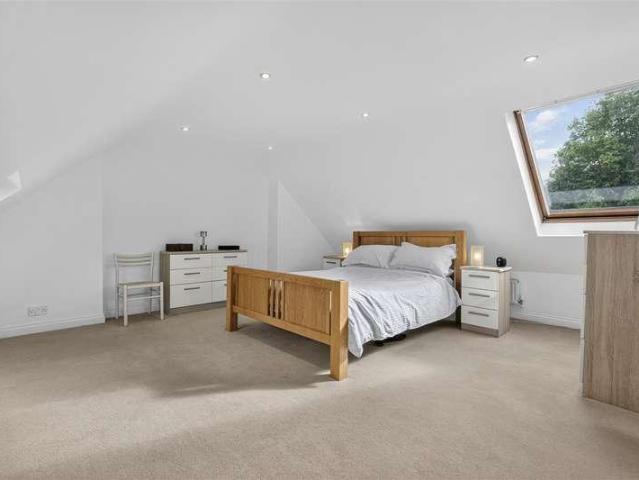 5 bed house for sale