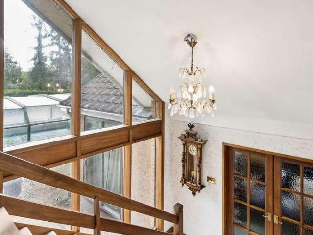 5 bed house for sale