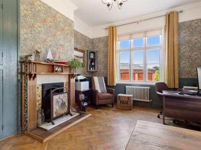 5 bed house for sale
