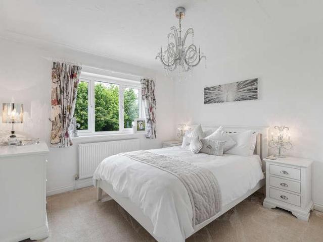 5 bed house for sale