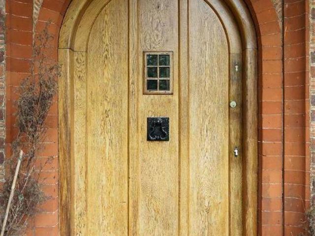 5 bed house for sale