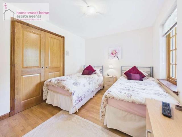 5 bed house for sale