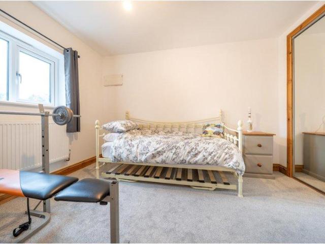 5 bed house for sale