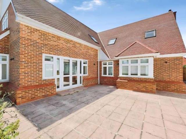 5 bed house for sale