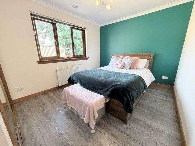 5 bed house for sale
