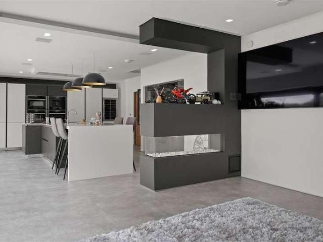 5 bed house for sale