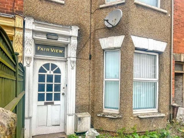 5 bed house for sale