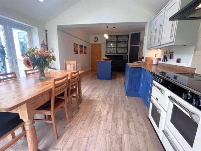 5 bed house for sale