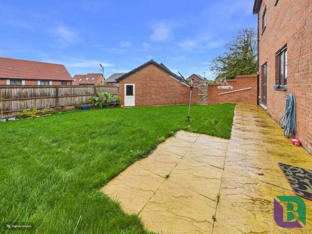 5 bed house for sale