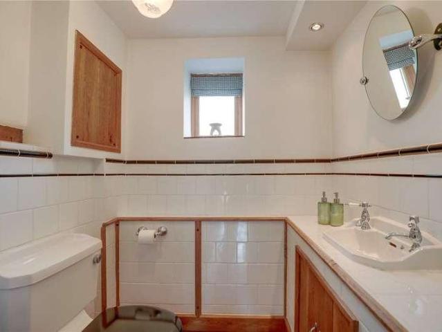 5 bed house for sale