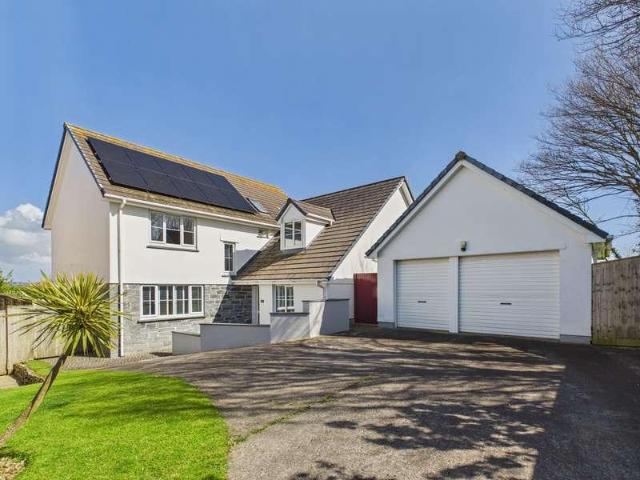 5 bed house for sale