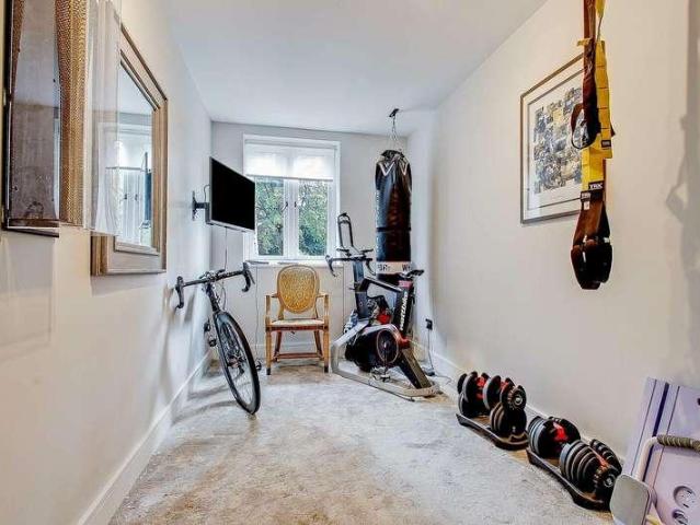 5 bed house for sale