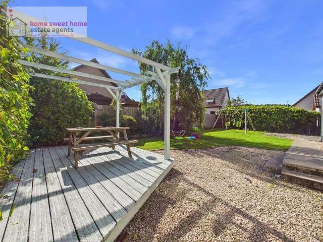 5 bed house for sale