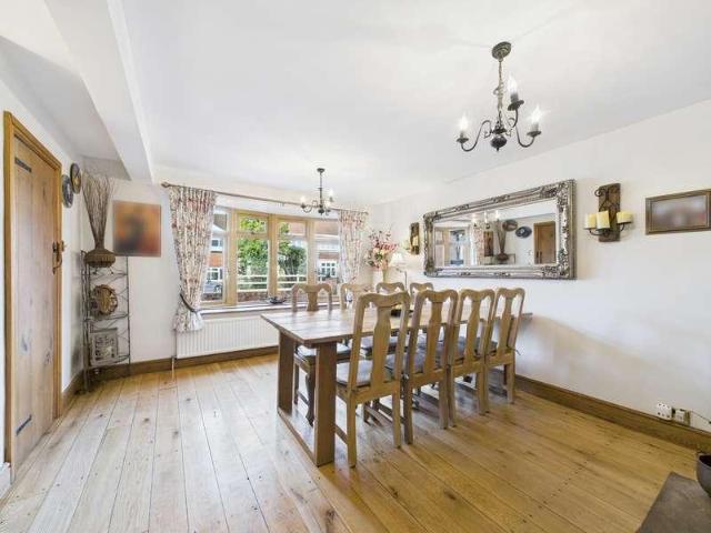 5 bed house for sale