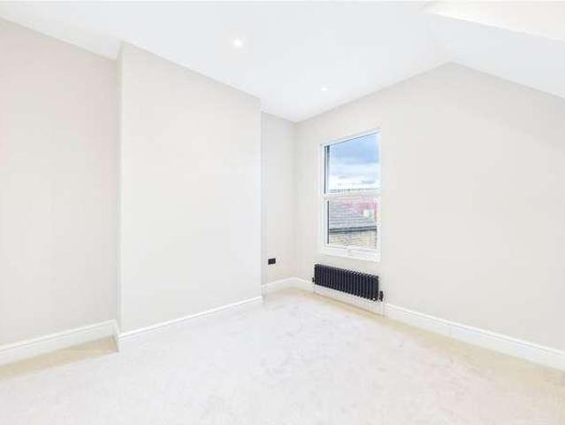 5 bed house for sale