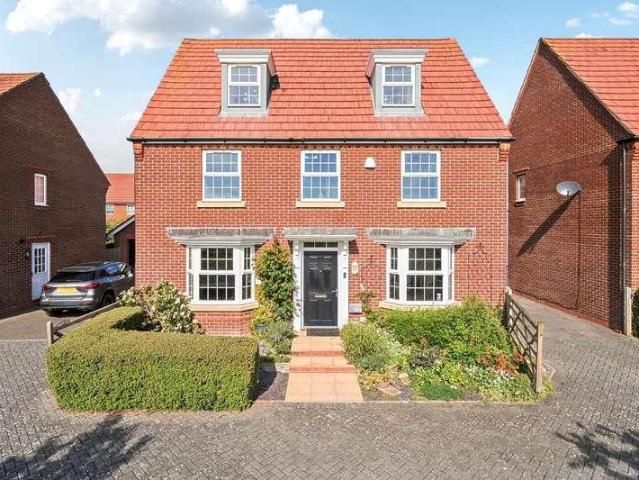 5 bed house for sale