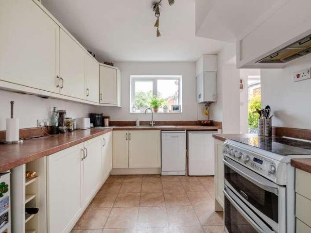5 bed house for sale