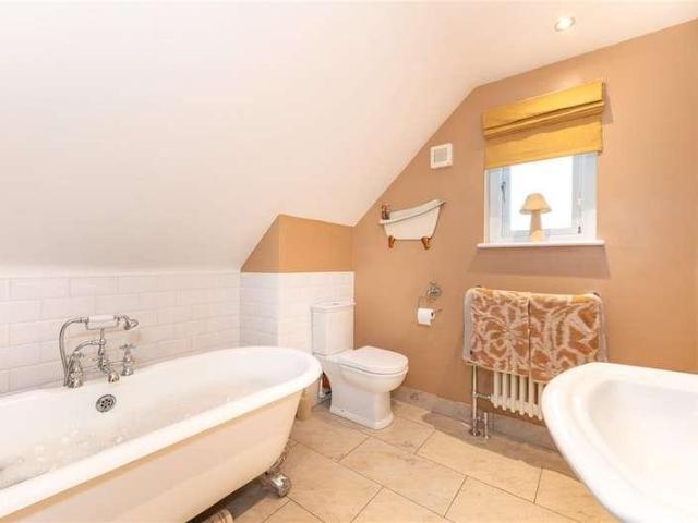 5 bed house for sale
