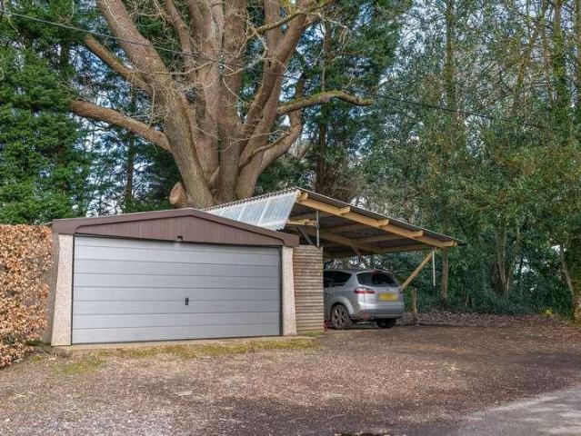 5 bed house for sale