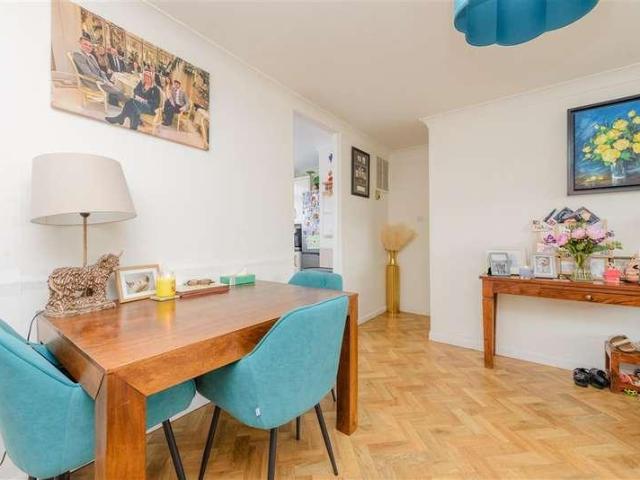 5 bed house for sale