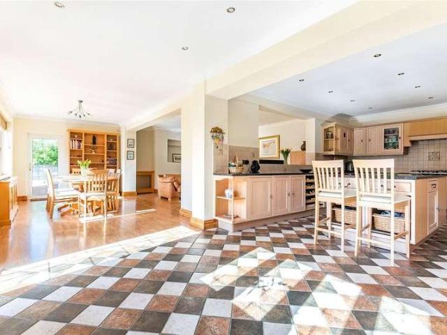 5 bed house for sale