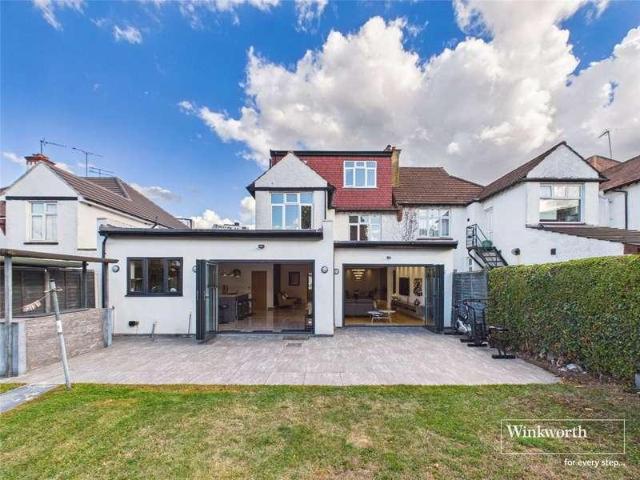 6 bed house for sale