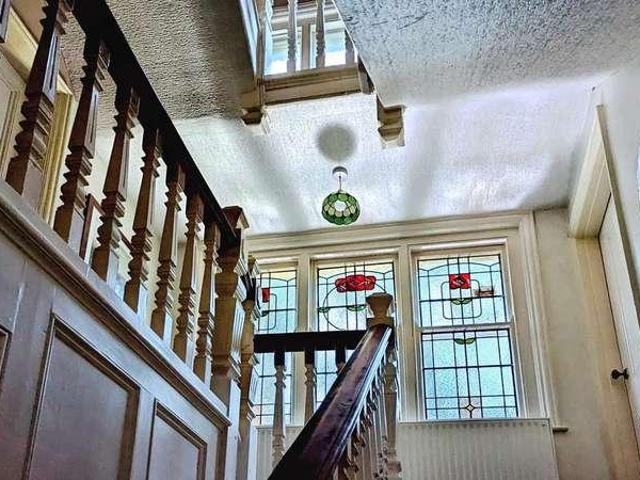 5 bed house for sale
