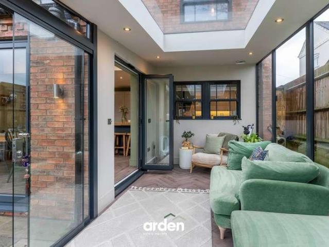 5 bed house for sale