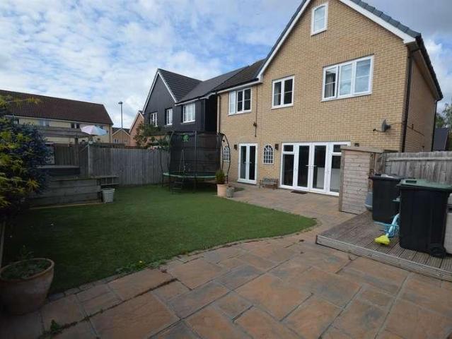 5 bed house for sale