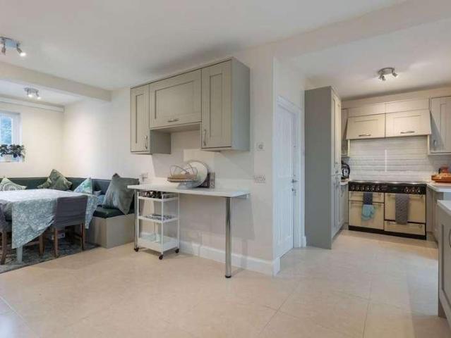 5 bed house for sale