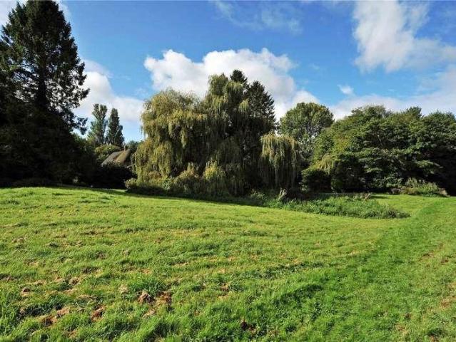 5 bed house for sale