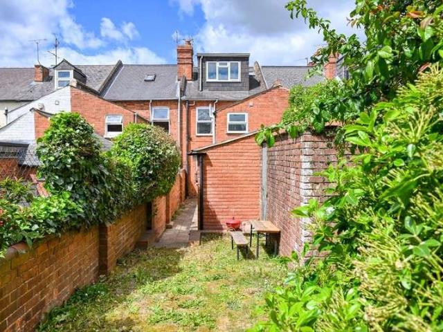 5 bed house for sale