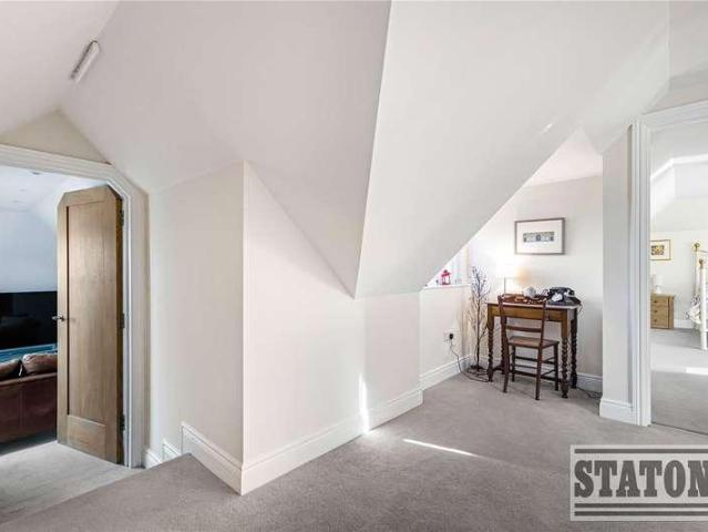 5 bed house for sale