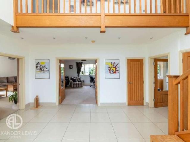 5 bed house for sale
