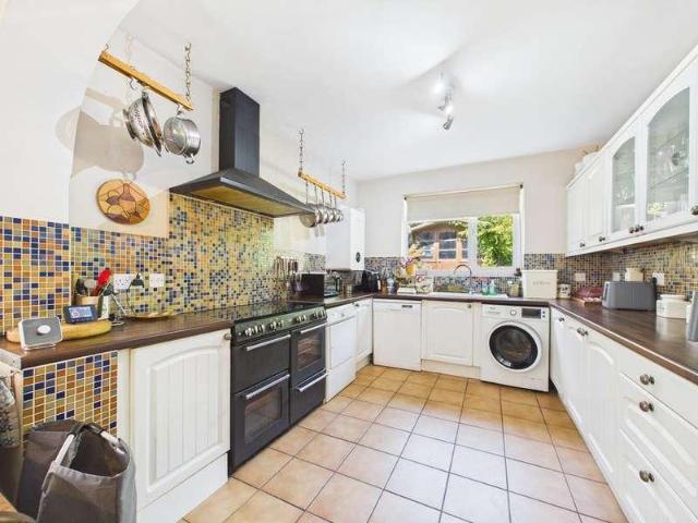 5 bed house for sale