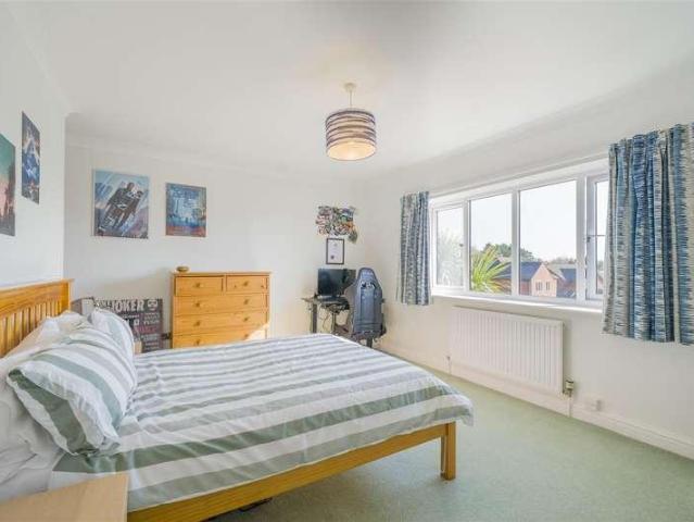 5 bed house for sale