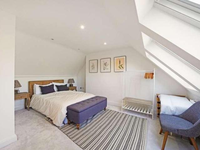 5 bed house for sale