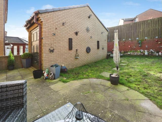5 bed house for sale