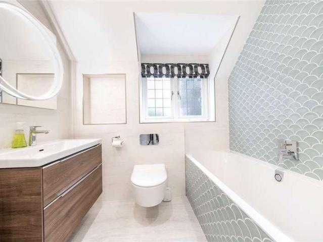 5 bed house for sale