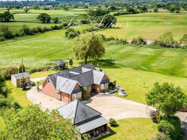 5 bed house for sale