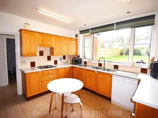 5 bed house for sale