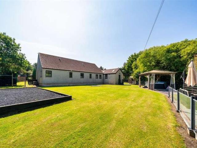 5 bed house for sale