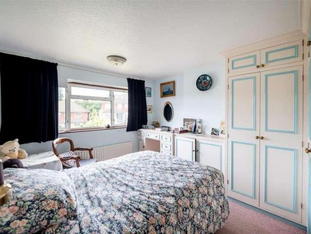 5 bed house for sale