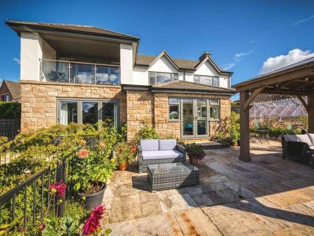 5 bed house for sale