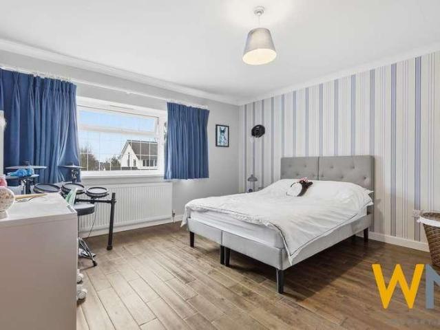 5 bed house for sale
