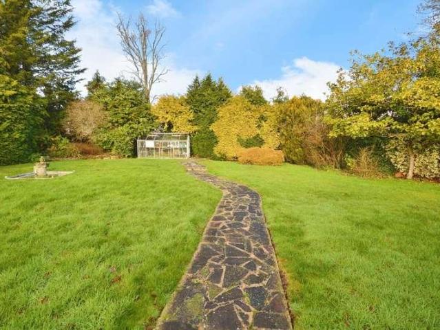 5 bed house for sale