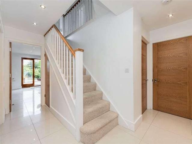 5 bed house for sale