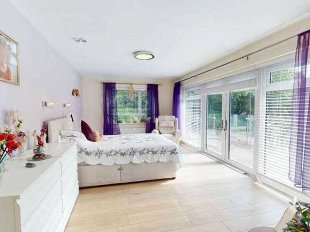5 bed house for sale