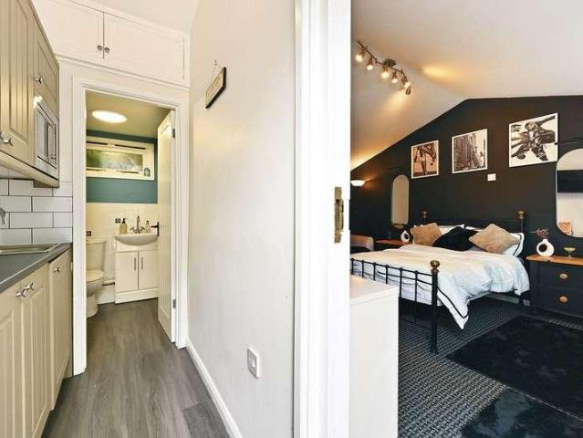 5 bed house for sale
