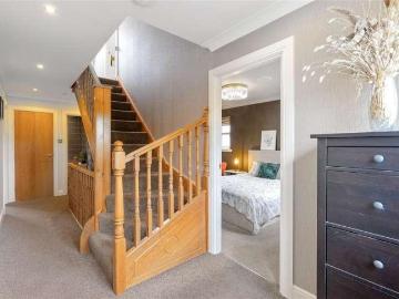 5 bed house for sale